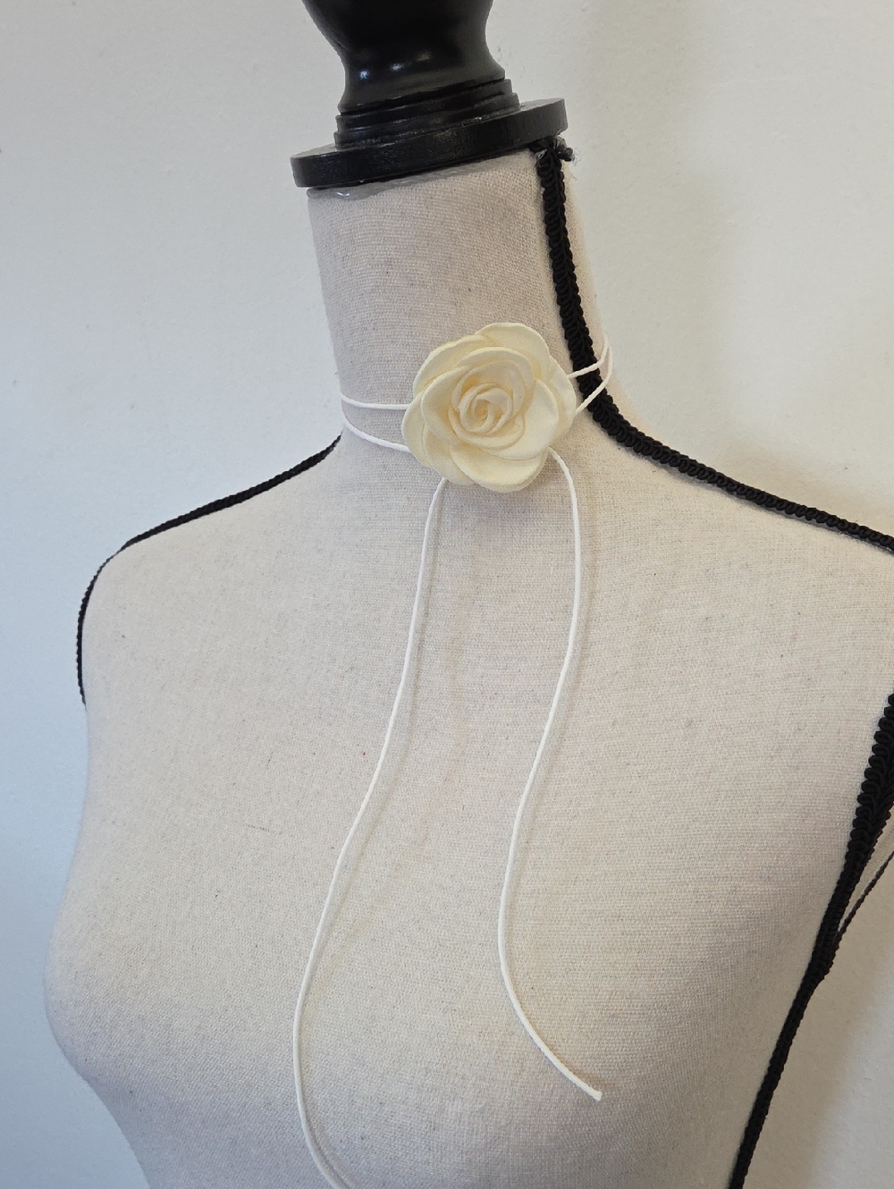 Ivory Rose Choker Necklace - Elegant Floral Women’s Jewelry